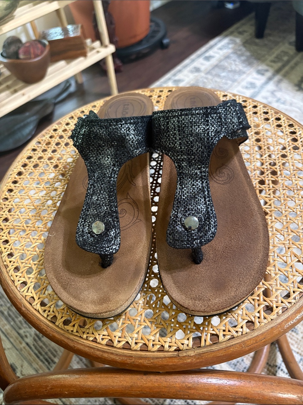 Taos Footwear Black and Brown Toe-Post Sandals